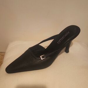 Aerosoles Black Pointy Sling Back Mule Heels. Size 7 1/2. BRAND NEW NEVER WORN!